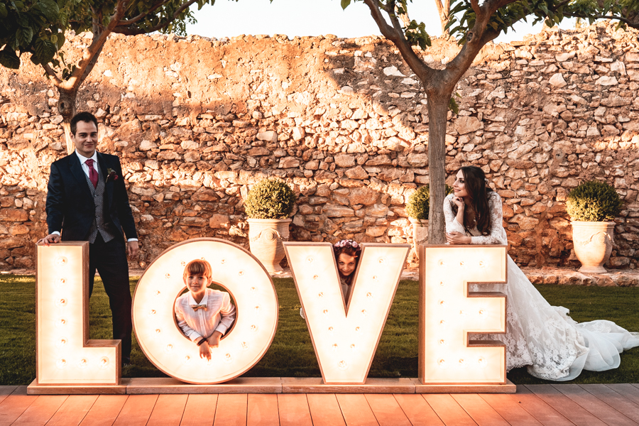 letrero "love" de boda