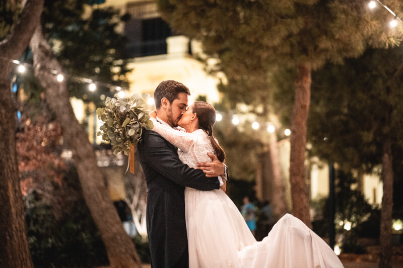 María x Alex beso novios